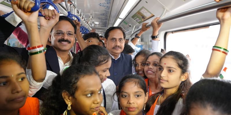  Kids have joy of Amrut Mahotsav on Hyd Metro